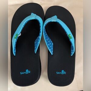 Like NEW Sanuk Flip Flops sz 6